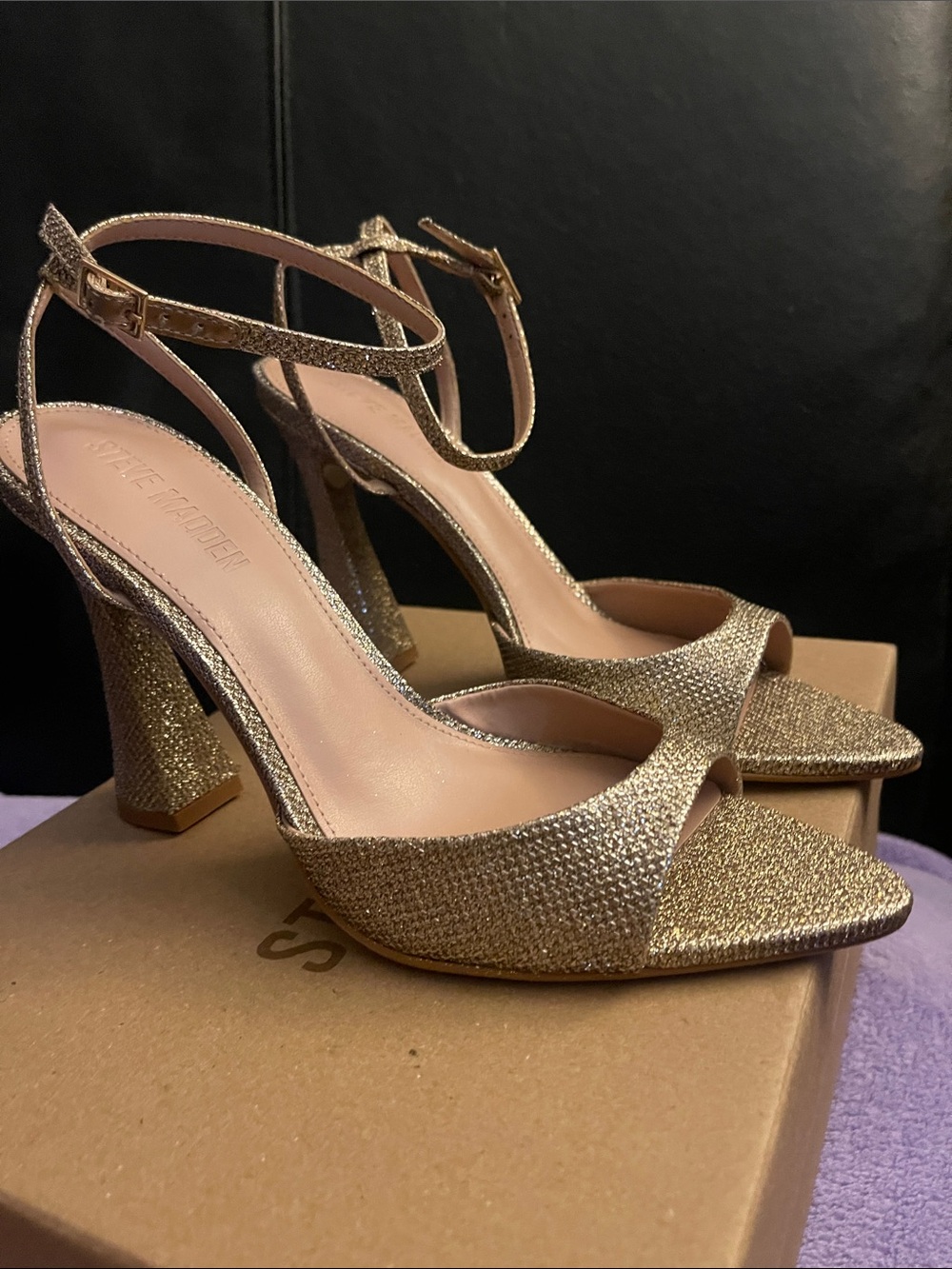 Steve Madden Women’s Beki Gold Glitter Ankle-Strap Sandals Sz 9.5 NWB